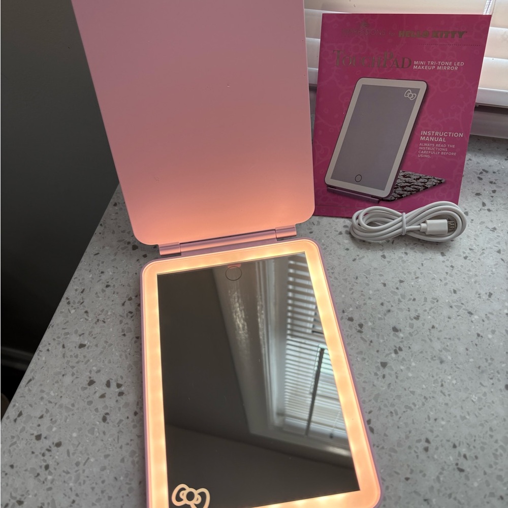 Hello Kitty TouchPad Mini Tri-Tone LED Makeup Mirror - Picture 5 of 7